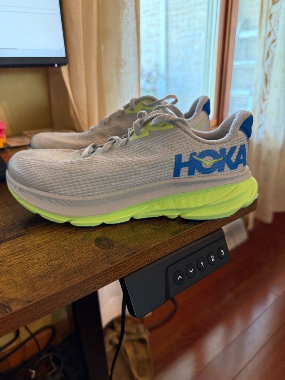 Kid’s Hoka Clifton 9 running shoes in a grey, cobalt blue, neon yellow, sz 4.5 - Picture 2 of 9